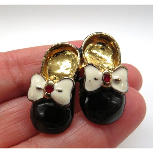 Mary Jane Shoes Brooch Black White Gold Tone Red Rhinestone Enamel 1" Pin - Picture 3 of 10